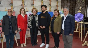 DENİZLİ BOZKURT BELEDİYESİ’NDE SANAT RÜZGÂRI: EMİRKAN YOLCU SERGİSİ AÇILDI!