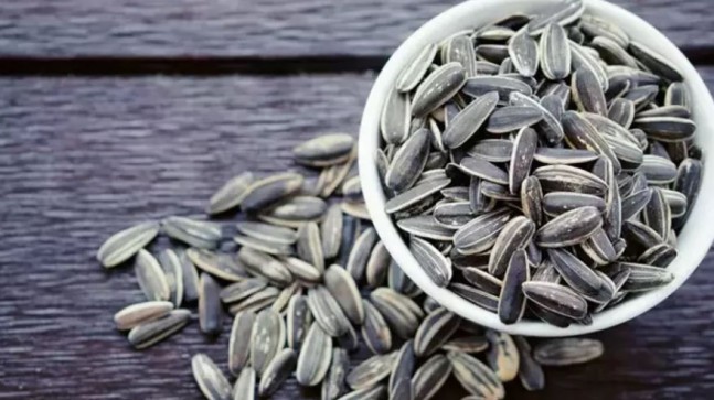 Türk Markalı Ay Çekirdekleri Almanya’da Marketlerden Toplatılıyor!