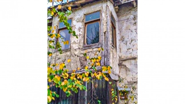 SELÇUKLU TÜRK MİMARİSİ  ÇALKEBİR EVLERİNDE AHŞABA İŞLENMİŞ TENGRİ (TANRI) TAMGASI