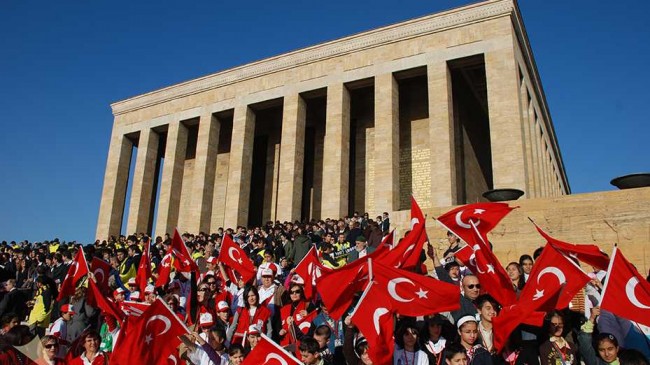 FATİH YAZAN KALEME ALDI ”ANIT KABİR”